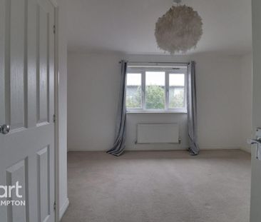 4 bedroom terraced house to rent - Photo 5