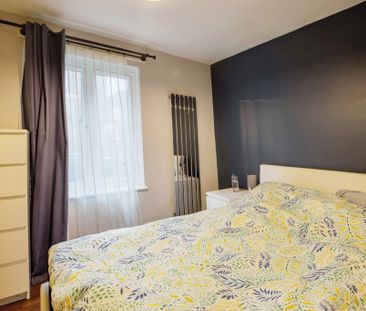Chic Ground Floor Maisonette with Gardens for Rent in London, SE16 - Photo 4