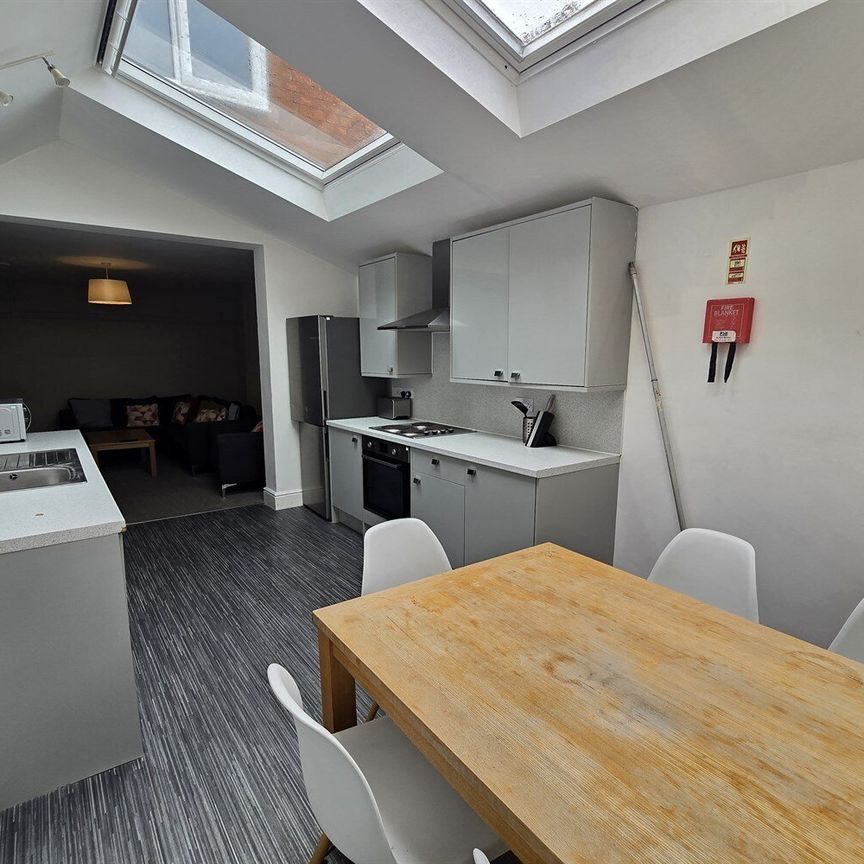 Broadgate, Beeston, NG9 2FU - Photo 1