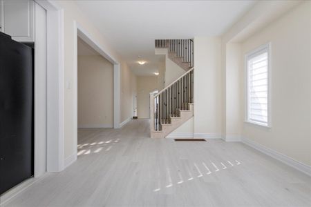 For Lease - 78 Lorne Thomas Place, New Tecumseth, Ontario - Photo 3