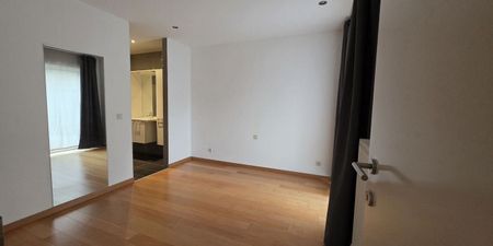 Appartement te huur in Diepenbeek voor € 800 met 1 slaapkamer - Photo 3