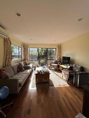 3 bedroom - Northcote - Photo 5