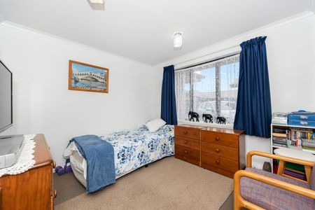 Well presented two bedroom townhouse, conveniently located a short distance from Waikato Hospital and the CBD. - Photo 2