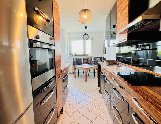 Hochwertig sanierte & möblierte 2-Zimmer-Wohnung mit atemberaubender Aussicht - Foto 1