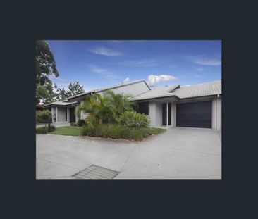 Modern 3 Bedroom, Two Storey Townhouse - Photo 3