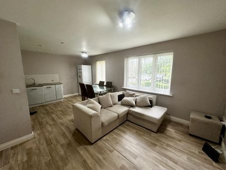 2 bedroom flat to rent - Photo 2