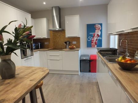 1 bedroom in a house share to rent - Photo 4