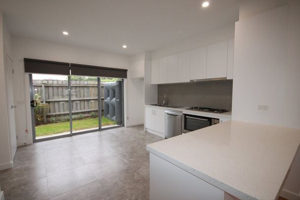 COMING HOME - Photo 1
