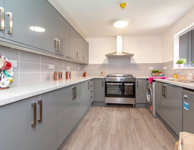 Ling Street Room 5 - Photo 1