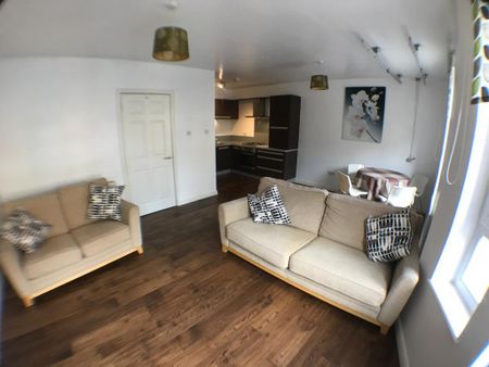 3 bedroom flat to rent - Photo 4