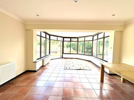 53 Longdown Lane North, Epsom - Photo 2
