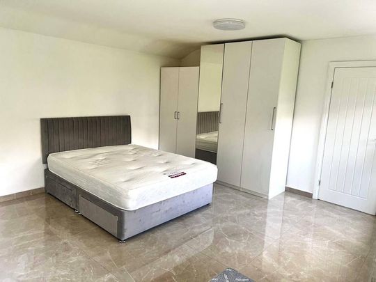 Studio to rent - Photo 1