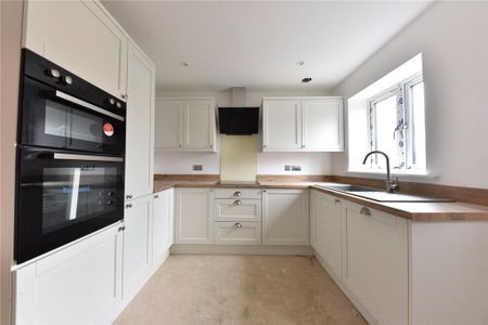 2 bedroom semi-detached house to rent - Photo 4