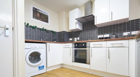 1 bedroom in a flat share to rent - Photo 3