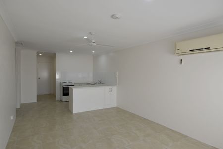 TWO BEDROOM UNIT WITHIN WALKING DISTANCE TO THE MARINA! - Photo 3