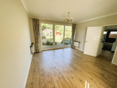 6 bedroom detached house to rent - Photo 3