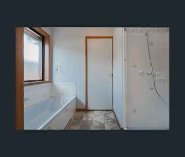31 Newlyn Drive, Craigieburn, Vic 3064 - Photo 6