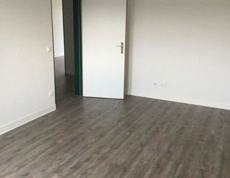Wir sanieren diese 2-Raum-Wohnung mit Balkon in zentraler Lage mit Aufzug! - Foto 1