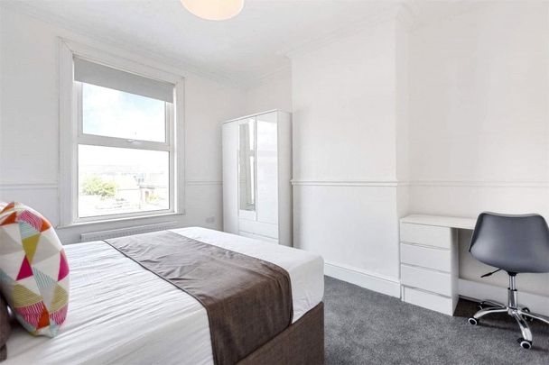 Lodge Causeway, Fishponds - Photo 1