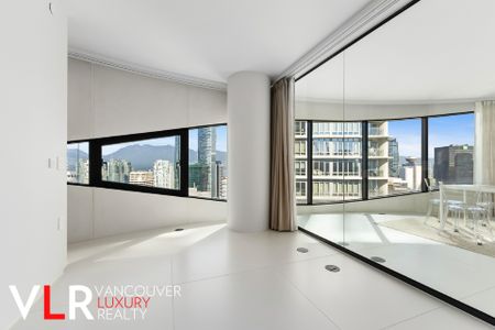 Condo in Downtown Vancouver, British Columbia - Photo 2