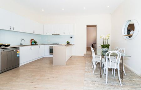 Contemporary living at it's Best! - Photo 2