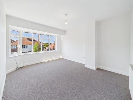 3 bedroom Semi-detached house to rent - Photo 3