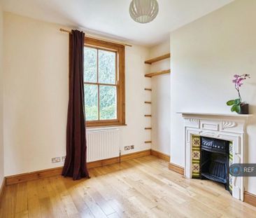 4 bedroom semi-detached house to rent - Photo 5