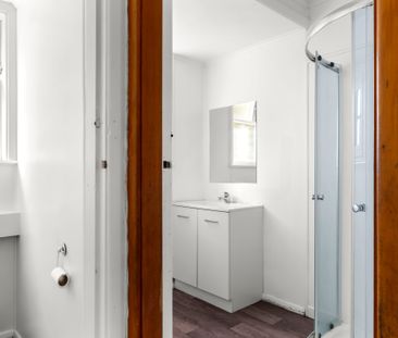 Home in the heart of the popular Elgin suburb - Photo 2