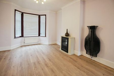 3 bedroom House To Let Total Size: 1194 SQ FT - Photo 3