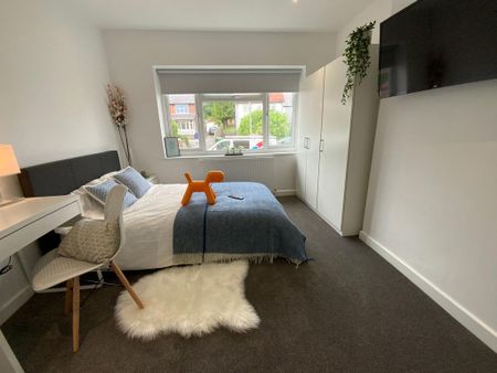 1 bedroom in a house share to rent - Photo 2