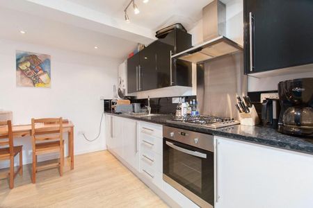 2 bedroom flat to rent - Photo 2