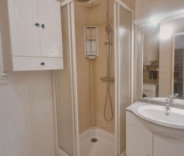 A LOUER T3 MEUBLE TERRASSE PORT LA NOUVELLE - Photo 5