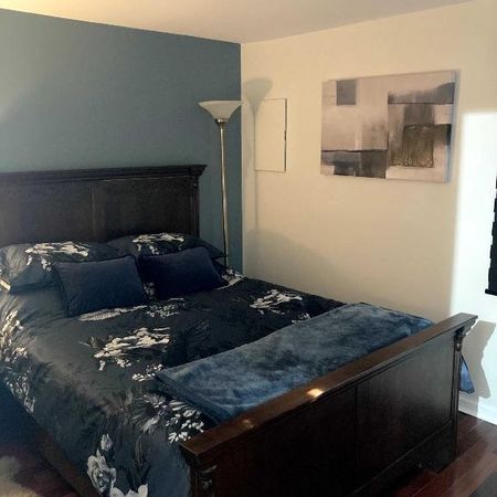 4 1\2 sur deux étages à Stoneham - Photo 3