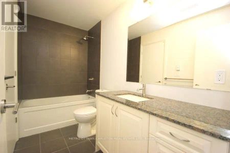 904 - 1035 BANK STREET - Photo 3