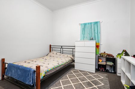 Neat & Tidy 4 X 1 Family Home - Photo 2