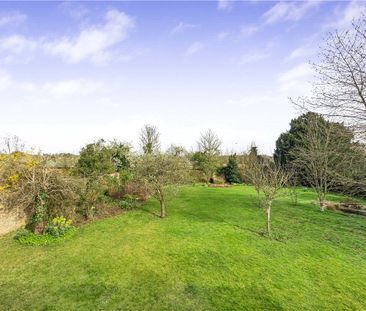 **6 months only** Nestled in the picturesque village of Great Coxwe... - Photo 4