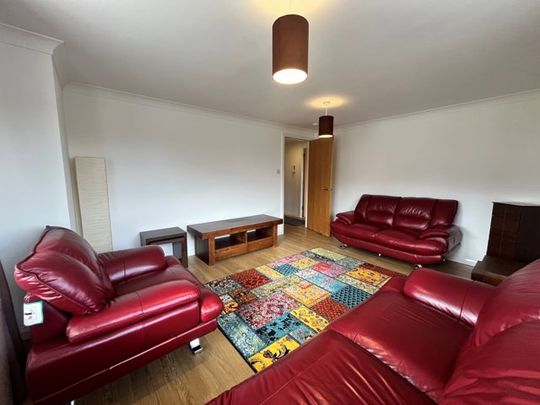 Flat D, 2 Mackie Place, AB32 6AP, Westhill - Photo 1