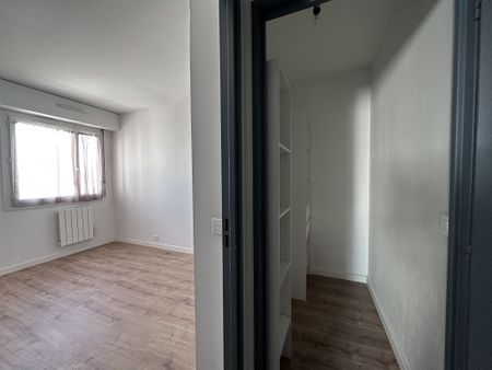 Location Appartement 3 pièces 69m² TOULON 83000 - Photo 3