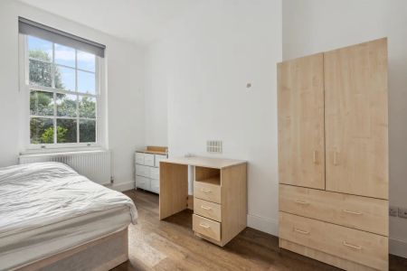 5 bedroom flat in Camden - Photo 2