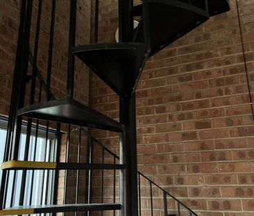 Residence above mechanic workshop - Photo 1
