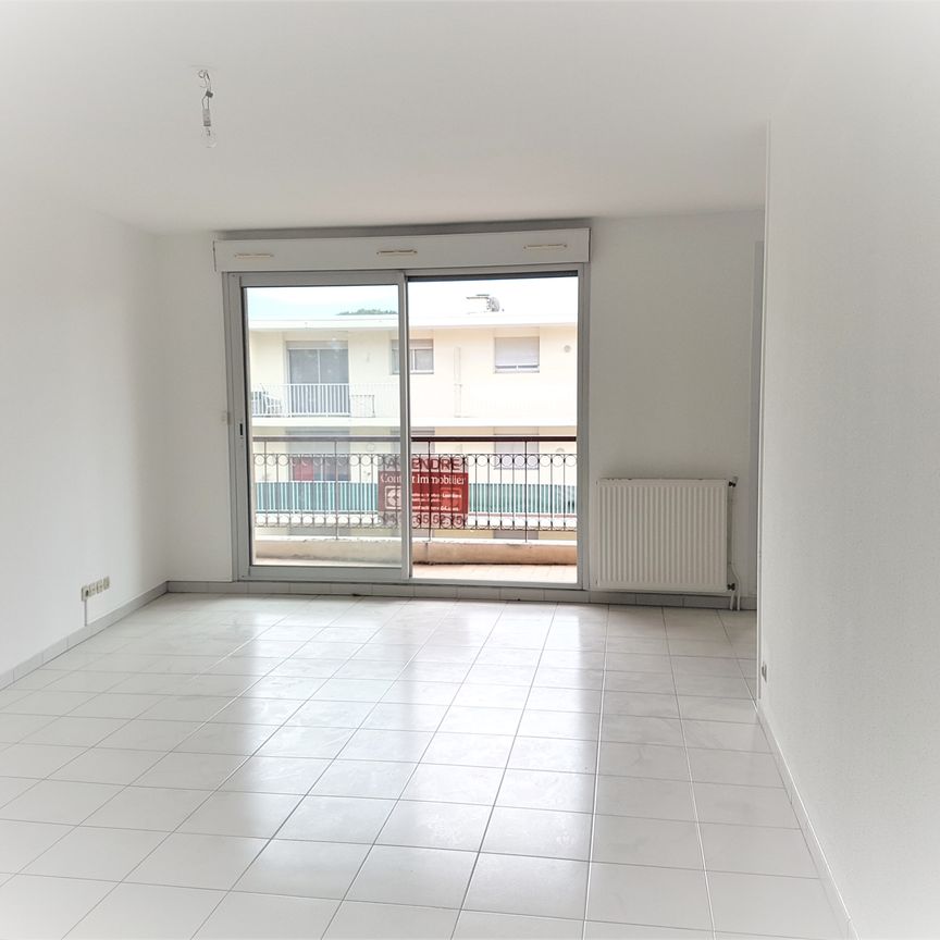 Location Appartement 3 pièces 69m² LES ANGLES 30133 - Photo 1