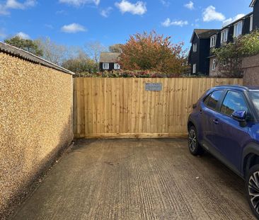 FRASER CLOSE, LAINDON WEST - Photo 3