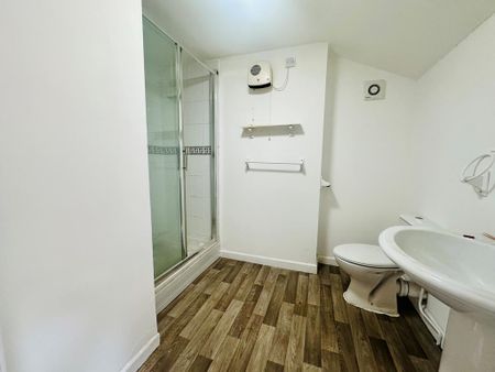 2 bedroom flat to rent - Photo 4