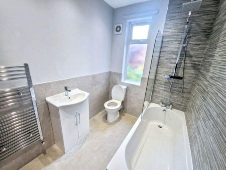 2 bed lower flat to rent in NE3 - Photo 4