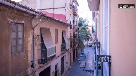 Room in a shared 8-bedroom apartment for rent in La Xerea, wifi included - Photo 3