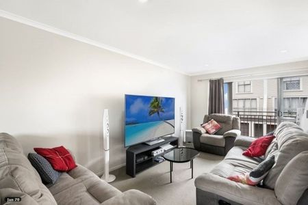 Beautiful Townhouse in Papatoetoe - Photo 3