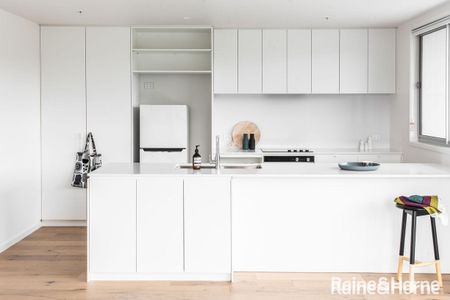 'Apartment Living in Kingston CBD' - Photo 3