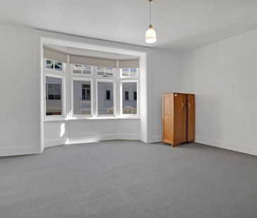 Two Bedroom Apartment in the heart of City - Photo 4