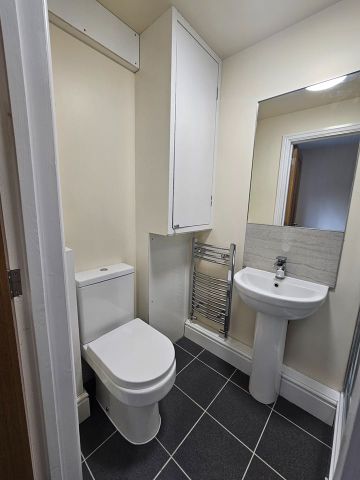 1 Bed Flat, Gainsborough Road, LE2 - Photo 3