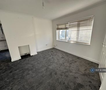 3 bedroom end of terrace house to rent - Photo 1